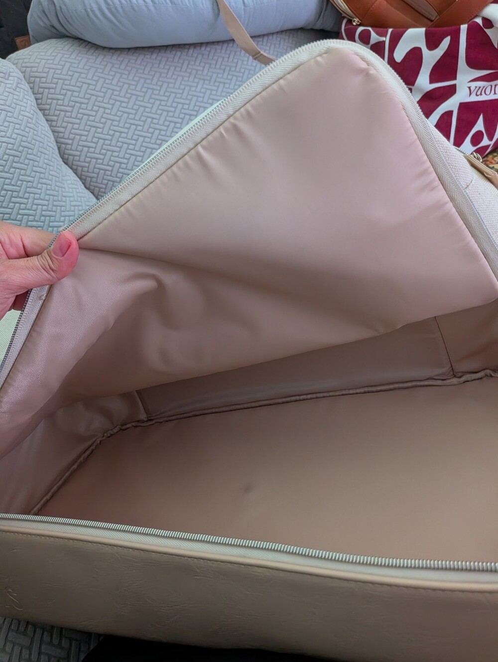 The Weekender In Beige - Picture 14 of 14
